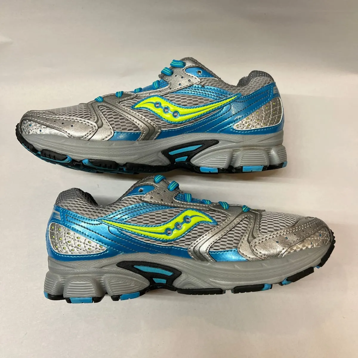 Women's Saucony Cohesion 5 Running Shoe  Blue/Gray/Green Size 8 Wide - Preowned